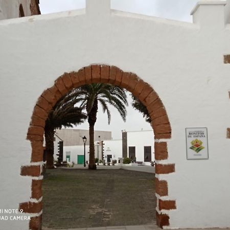 Precioso Apartamento Con Terraza En Teguise Lägenhet Teguise  Exteriör bild