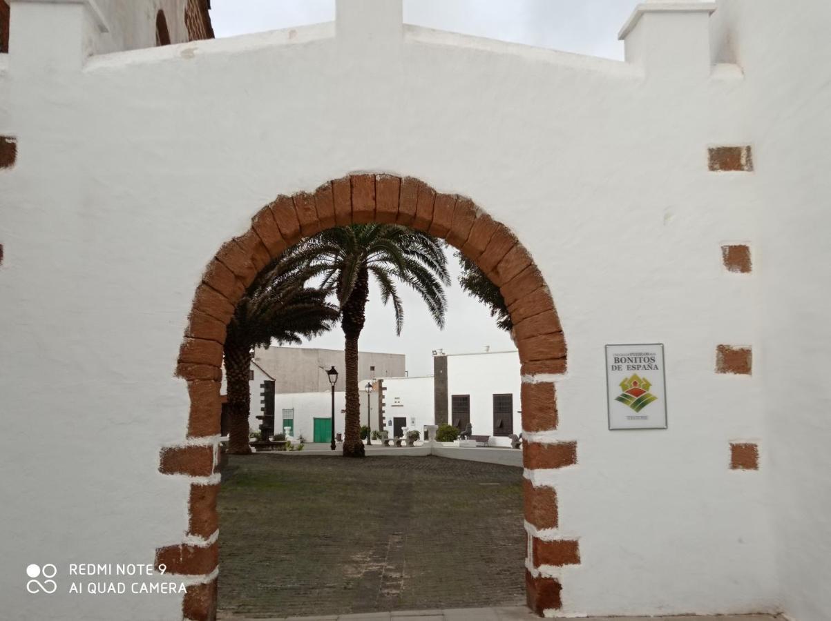 Precioso Apartamento Con Terraza En Teguise Lägenhet Teguise  Exteriör bild